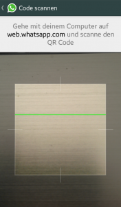 Den QR-Code mit dem Smartphone vom Computer-Monitor scannen.